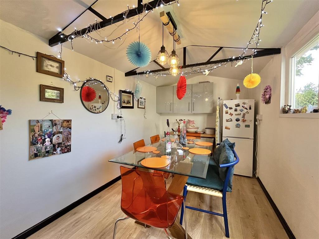 Detached Garage/Garden Room