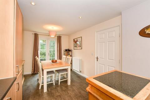 22 Bramble Walk, Kingsnorth, Ashford, TN23 3GF