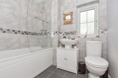 22 Bramble Walk, Kingsnorth, Ashford, TN23 3GF