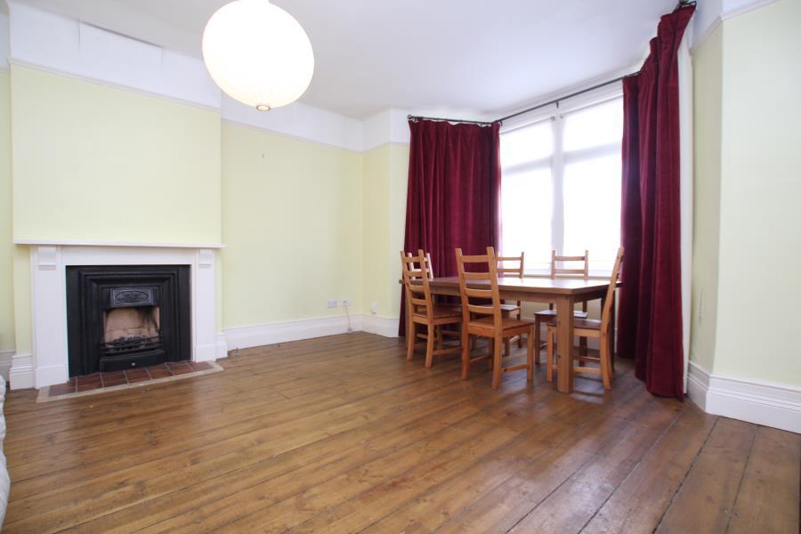 4 bedroom maisonette to rent - View 2