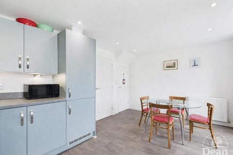 3 bedroom end of terrace house for sale, Ridgeway Avenue, Berry Hill