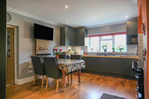 4 Fosseway Avenue, Moreton-in-marsh, GL56 0DT