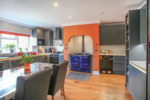 4 Fosseway Avenue, Moreton-in-marsh, GL56 0DT