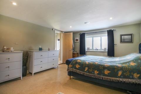 4 Fosseway Avenue, Moreton-in-marsh, GL56 0DT
