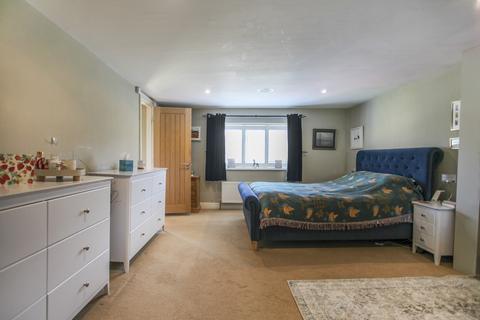 4 Fosseway Avenue, Moreton-in-marsh, GL56 0DT