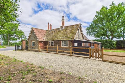 2 bedroom detached bungalow for sale, Holt Road, Cawston, Norwich