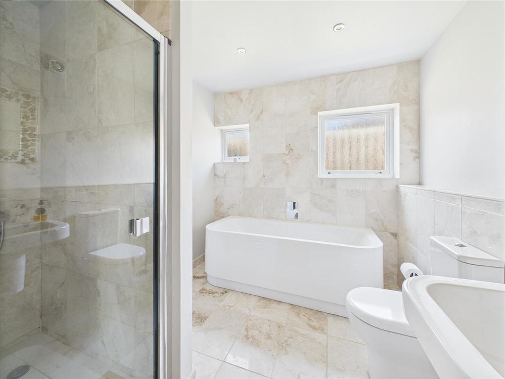 Bedroom 1 en suite