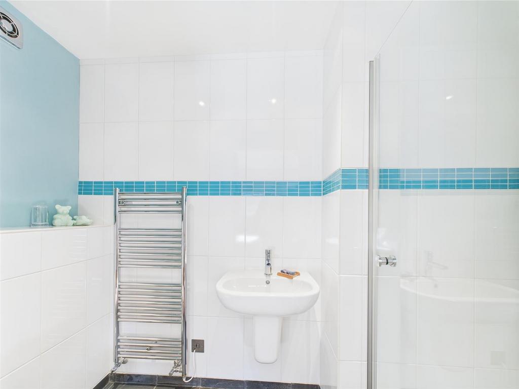 Bedroom 2 en suite