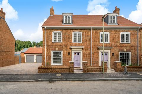 4 bedroom semi-detached house for sale, Mountbatten Park, Hoe Lane, North Baddesley, Hampshire, SO52