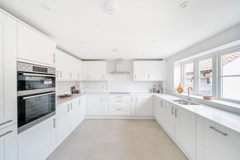 4 bedroom semi-detached house for sale, Mountbatten Park, Hoe Lane, North Baddesley, Hampshire, SO52