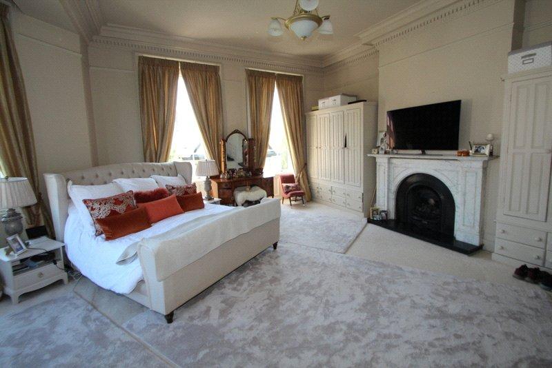 Main Bedroom (2)