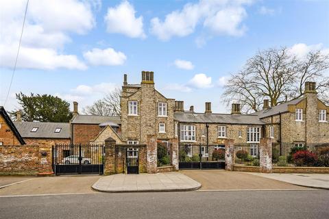 2 bedroom apartment for sale, Simmons Lane, London E4