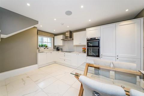 2 bedroom apartment for sale, Simmons Lane, London E4