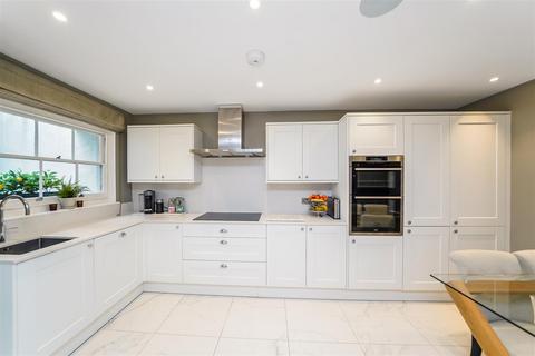 2 bedroom apartment for sale, Simmons Lane, London E4