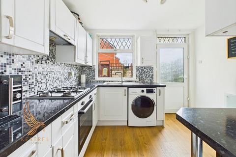 2 bedroom terraced house for sale, Wood Street, Ossett WF5