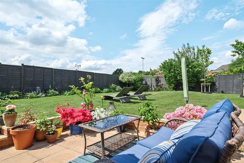 31 Caird Lawns, Devizes, SN10 3EB