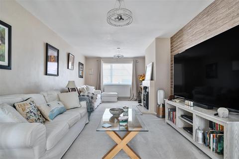 31 Caird Lawns, Devizes, SN10 3EB