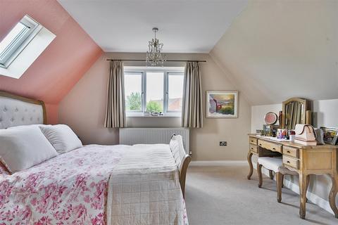 31 Caird Lawns, Devizes, SN10 3EB