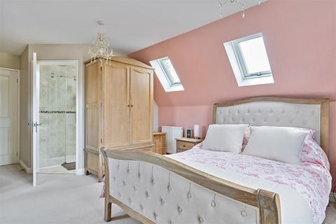 31 Caird Lawns, Devizes, SN10 3EB