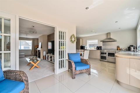 31 Caird Lawns, Devizes, SN10 3EB
