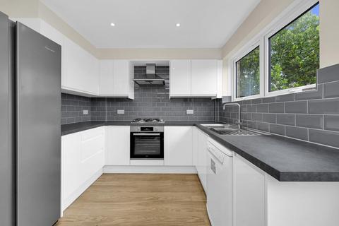 4 bedroom terraced house to rent, Queens Drive, London, W3