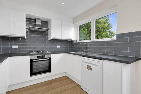 4 bedroom terraced house to rent, Queens Drive, London, W3