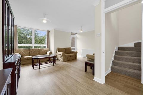 4 bedroom terraced house to rent, Queens Drive, London, W3