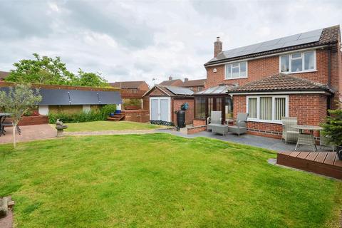 4 bedroom detached house for sale, Prospect Close, Gillingham