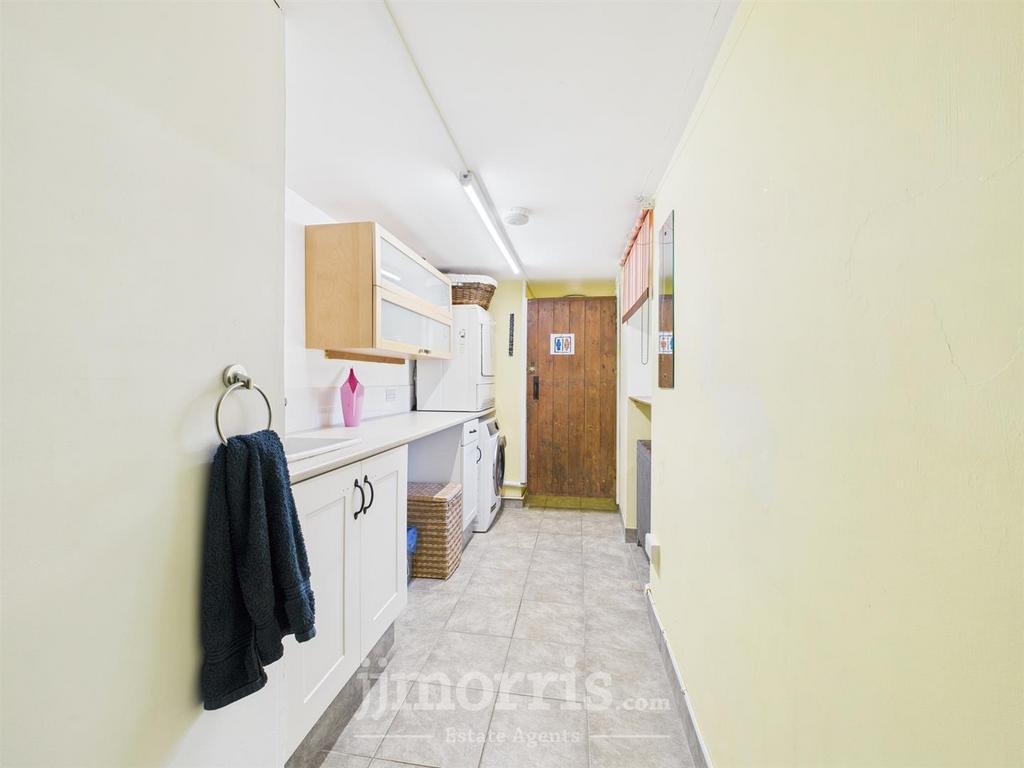 CAM05297 G0-PR0021-STILL015.jpg