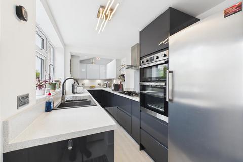5 bedroom detached house for sale, North Marine Road, Flamborough