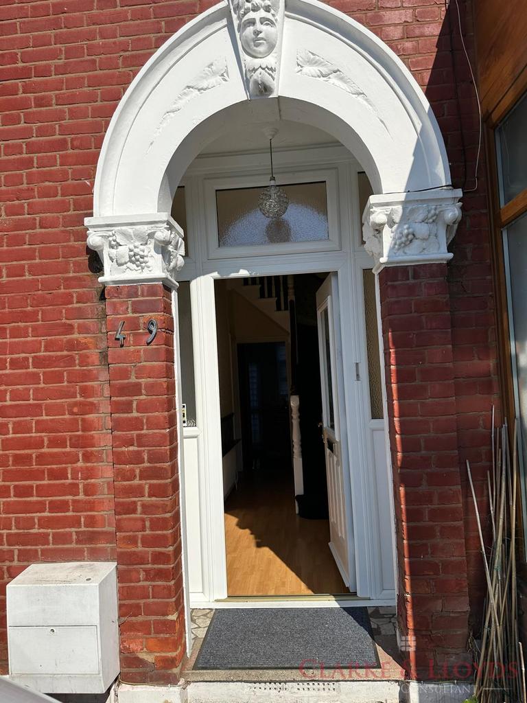 Three bed, large reception with garden and two ca