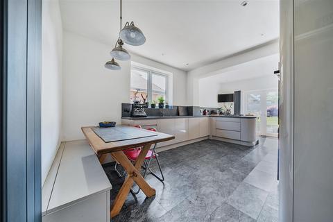 21 Monks Way, Orpington, BR5 1HN