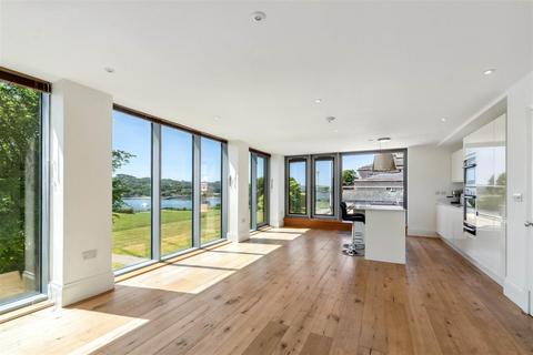 3 bedroom apartment to rent, Maritime Square, Plymouth