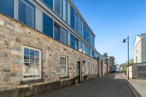 3 bedroom apartment to rent, Maritime Square, Plymouth