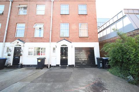 4 bedroom townhouse for sale, Blenheim Close, London
