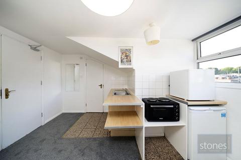 Studio to rent, Belsize Park, London, NW3
