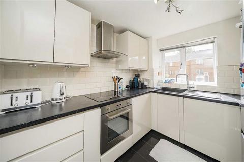 2 bedroom flat for sale, Windmill Drive, London NW2