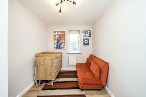 2 bedroom flat for sale, Windmill Drive, London NW2