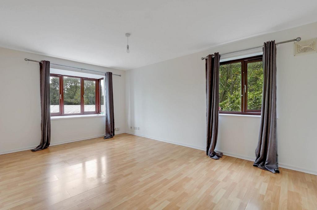 14-8c21 JHProp World - 44 Ashurst Close - 16.jpg