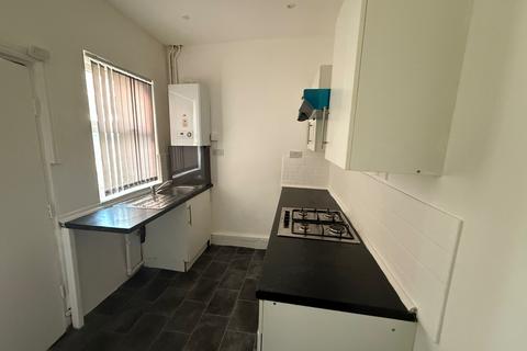 3 bedroom terraced house to rent, Bell Street, Liverpool
