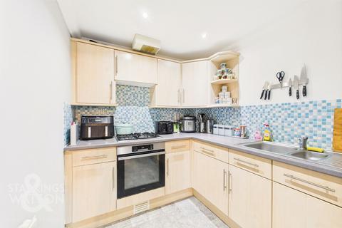 2 bedroom flat for sale, Bodmin Court, Plumstead Road East, Norwich