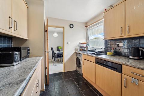 2 bedroom flat for sale, Ascot Avenue, Sale