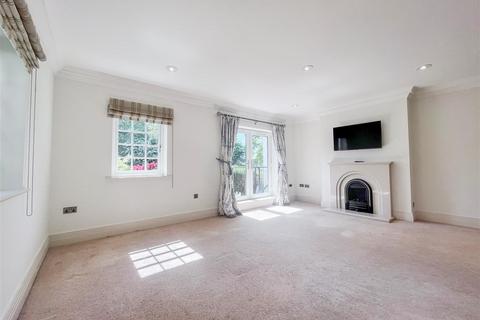2 bedroom apartment to rent, Merry Hill Road, Bushey
