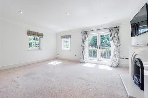 2 bedroom apartment to rent, Merry Hill Road, Bushey