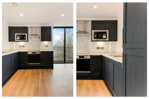 2 bedroom flat for sale, Tealing Drive, Ewell