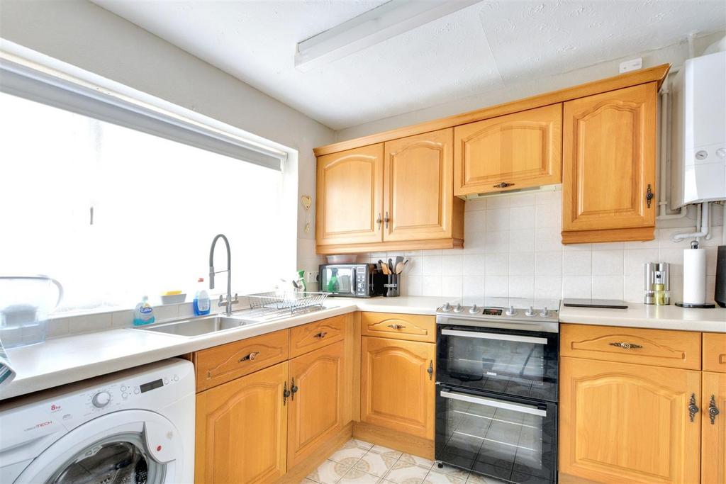 Kitchen 2.jpeg