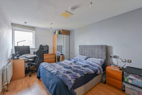 3 bedroom flat for sale, Wyatt Point, Thamesmead, London, SE28