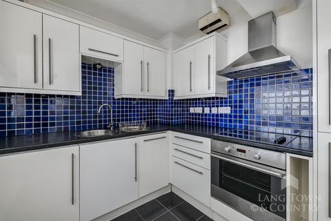 3 bedroom apartment to rent, Compass House, Sutton Harbour PL4