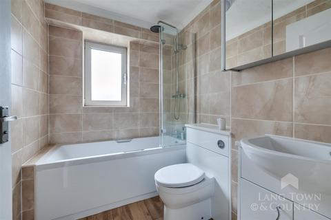 3 bedroom apartment to rent, Compass House, Sutton Harbour PL4