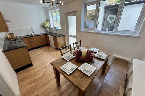 11 Beech Grove, Llanfoist, Abergavenny, NP7 9ND